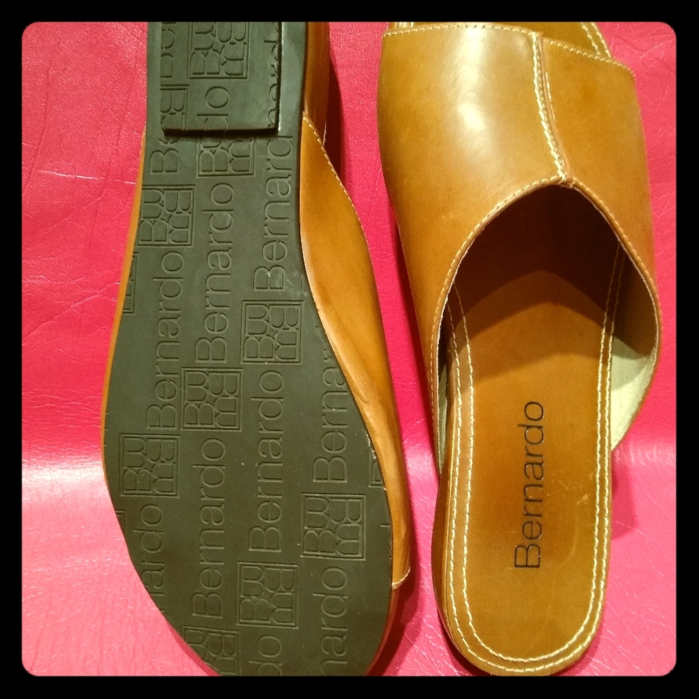 Bernardo Italy Women's Sandal's size 10M